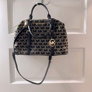 Micheal Kors medium duffle size black and cream